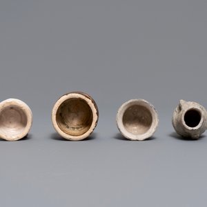 Six white Delft ointment jars and a small Raeren stoneware vessel, 16/17th C. — photo 12
