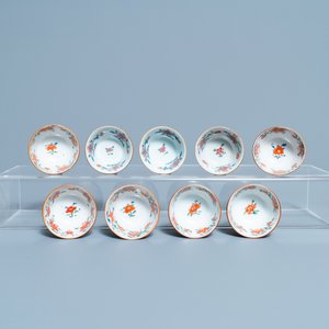 Sixteen Chinese famille rose capucin-ground cups and saucers, Qianlong — 照片 10