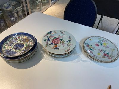 Sixteen Chinese famille rose plates, Yongzheng and later — 照片 1