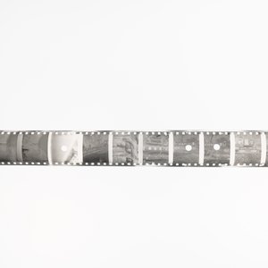 Sixteen Chinese glass negatives and three rolls of film with mostly temple views from China and Angkor, 19/20th C. — 照片 13