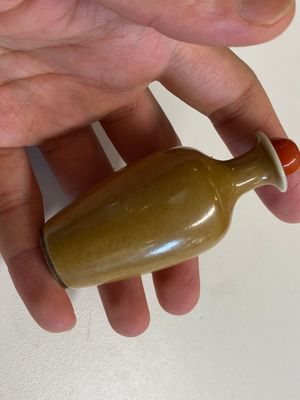 Sixteen Chinese polychrome porcelain snuff bottles and miniature vases, 18/20th C. — photo 54