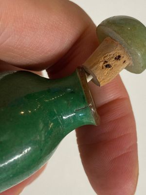 Sixteen Chinese polychrome porcelain snuff bottles and miniature vases, 18/20th C. — photo 65