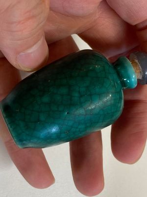 Sixteen Chinese polychrome porcelain snuff bottles and miniature vases, 18/20th C. — photo 70