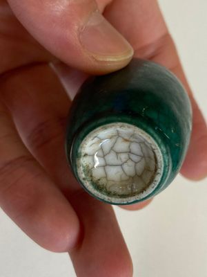 Sixteen Chinese polychrome porcelain snuff bottles and miniature vases, 18/20th C. — photo 71