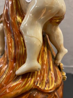 Socle en porcelaine de Chine figurant deux garçons sur fond en faux-bois, Qianlong — photo 15