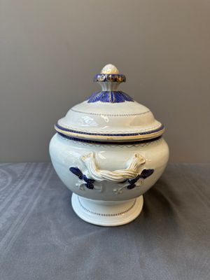 Soupière couverte monogrammée en porcelaine de Chine en émaux bleu à décor doré, Qianlong — photo 4