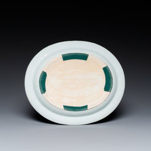 Soupière couverte sur son support en porcelaine de Chine en bleu et blanc aux rehauts en dorure pour le marché suédois, Jiaqing — photo 10