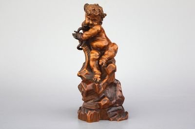 Statue sculptée en bois de buis (buxus) de Hercules avec serpent, env. 1620