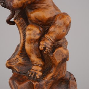 Statue sculptée en bois de buis (buxus) de Hercules avec serpent, env. 1620 — photo 4