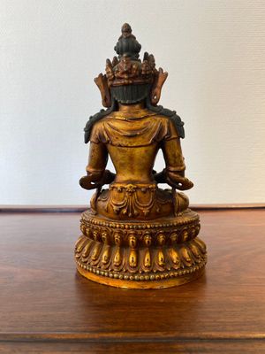 Statuette de Bouddha Amitayus en bronze laqué et doré, Chine, marque et époque de Yongle 大明永樂年施 — photo 3