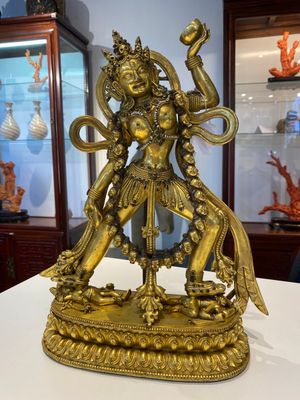 Statuette de Sarvabouddha Dakini en bronze doré, Sino-Tibet, probablement 15ème — photo 1
