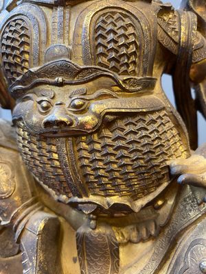 Statuette de Vaishravana sur son lion bouddhiste en bronze doré, Sino-Tibet, probablement 17ème — photo 18