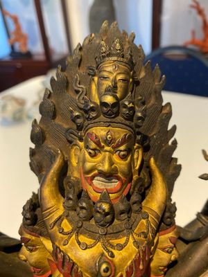 Statuette de Yamantaka en bronze doré, Sino-Tibet, probablement 17/18ème — photo 17