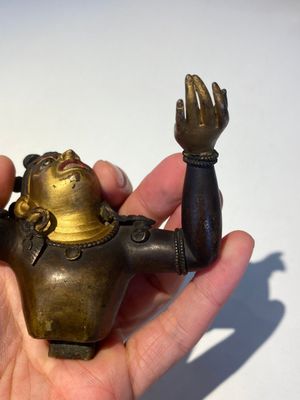 Statuette de Yamantaka en bronze doré, Sino-Tibet, probablement 17/18ème — photo 20