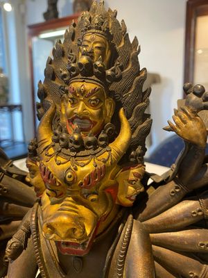 Statuette de Yamantaka en bronze doré, Sino-Tibet, probablement 17/18ème — photo 6