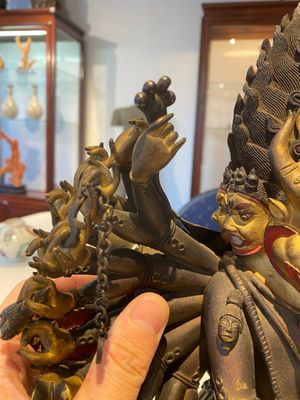 Statuette de Yamantaka en bronze doré, Sino-Tibet, probablement 17/18ème — photo 10