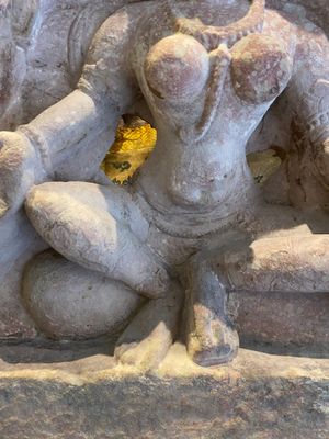 Stèle de Lakshmi en grès rouge, Inde, probablement Rajasthan, 12ème — photo 12