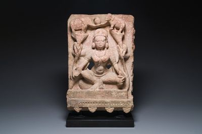 Stèle de Lakshmi en grès rouge, Inde, probablement Rajasthan, 12ème