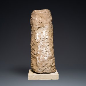 Stèle figurant Jain Thirtankara Parshvanatha debout en grès rouge, Inde, époque Pala, 11ème siècle — photo 4