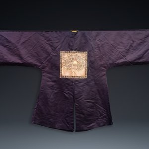 Sur-veste en soie bleu foncée brodée en fil d'or aux motifs du badge de rang à décor d'oies sauvages, 19ème — photo 3