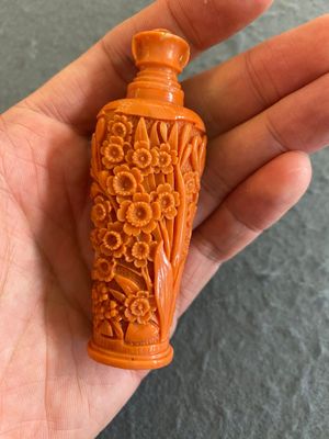 Tabatière à décor de chrysanthèmes en corail rouge, Chine, 19/20ème — photo 3