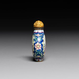 Tabatière en émaux de Canton à décor de scène européenne, marque de Qianlong, 19ème — photo 4
