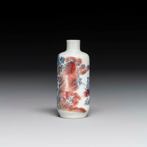 Tabatière en porcelaine de Chine en bleu, blanc et rouge cuivre à inscription, 19ème — photo 4