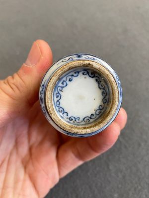 Tabatière en porcelaine de Chine en bleu, blanc et rouge de cuivre, 19ème — photo 5