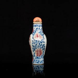 Tabatière en porcelaine de Chine en bleu, blanc et rouge de cuivre, marque et époque de Yongzheng — photo 5