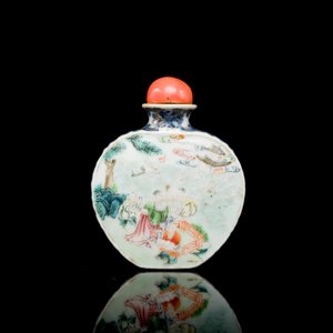 Tabatière en porcelaine de Chine famille rose à décor des 'Sanxing', marque et époque de Qianlong — photo 4