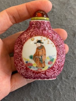 Tabatière en porcelaine de Chine famille rose à fond sgraffito, marque de Qianlong, 19ème — photo 2