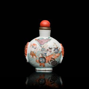 Tabatière en porcelaine de Chine famille rose, marque de Qianlong, 19ème — photo 1