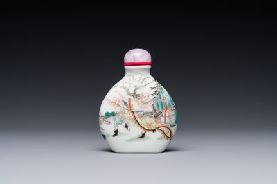 Tabatière en porcelaine de Chine famille verte à décor de mariage de la sœur de Zongkui, 19ème
