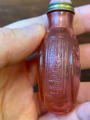 Tabatière en verre rose à décor de chauve-souris, Chine, marque et époque de Qianlong — photo 8