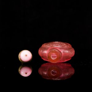 Tabatière en verre rose à décor de chauve-souris, Chine, marque et époque de Qianlong — photo 5
