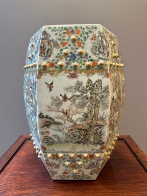 Tabouret en porcelaine de Chine famille verte de Canton à décor figuratif, 19ème — photo 3