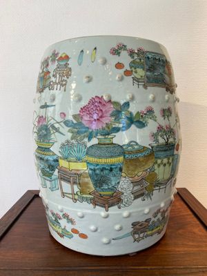 Tabouret en porcelaine de Chine qianjiang cai à décor d'antiquités dans le style de Xu Pinheng 許品衡, 19ème — photo 5