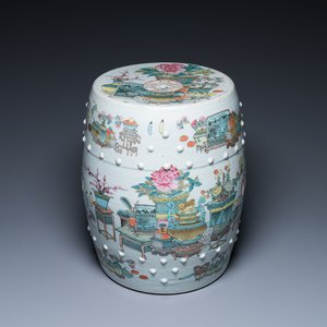 Tabouret en porcelaine de Chine qianjiang cai à décor d'antiquités dans le style de Xu Pinheng 許品衡, 19ème — photo 1