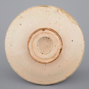 Een tazza in majolica uit Talavera met een hond, 17e eeuw, Spanje — foto 2