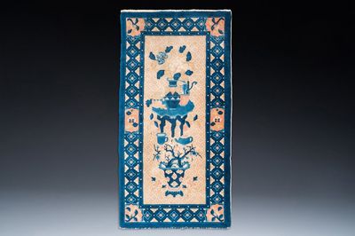 Tapis à décor d'antiquités, Chine, 19ème