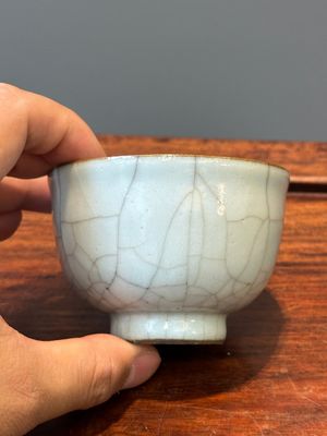 Tasse à thé en porcelaine de Chine de type ge à émail craquelé, 19ème — photo 3