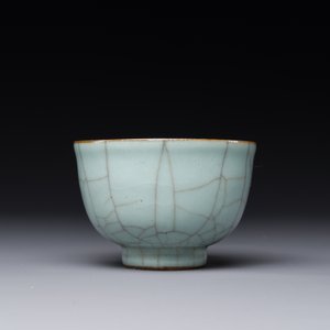 Tasse à thé en porcelaine de Chine de type ge à émail craquelé, 19ème — photo 2