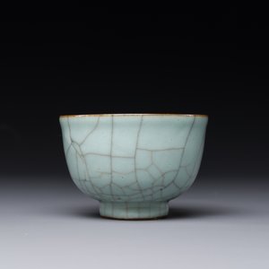 Tasse à thé en porcelaine de Chine de type ge à émail craquelé, 19ème — photo 3