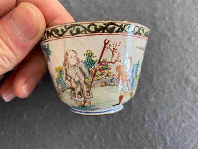 Tasse à vin en émaux de Canton à décor d'Européens, Chine, Yongzheng — photo 4
