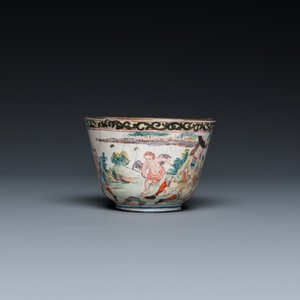 Tasse à vin en émaux de Canton à décor d'Européens, Chine, Yongzheng — photo 3