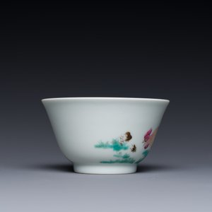 Tasse en porcelaine de Chine famille rose à décor de coq, marque de Yongzheng, 18/19ème — photo 5