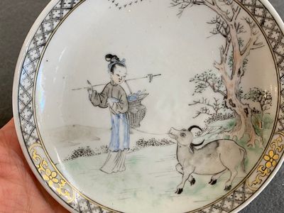 Tasse et soucoupe en porcelaine de Chine à décor de Lan Caihe en grisaille, Yongzheng — photo 7