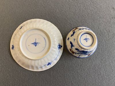 Tasse et soucoupe en porcelaine de Chine en bleu, blanc et rouge de cuivre, Kangxi — photo 2