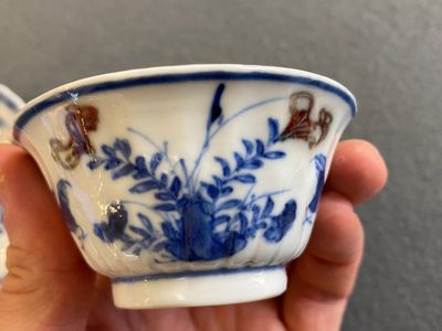 Tasse et soucoupe en porcelaine de Chine en bleu, blanc et rouge de cuivre, Kangxi — photo 8