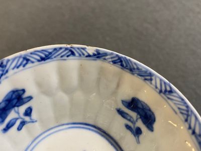 Tasse et soucoupe en porcelaine de Chine en bleu, blanc et rouge de cuivre, Kangxi — photo 9